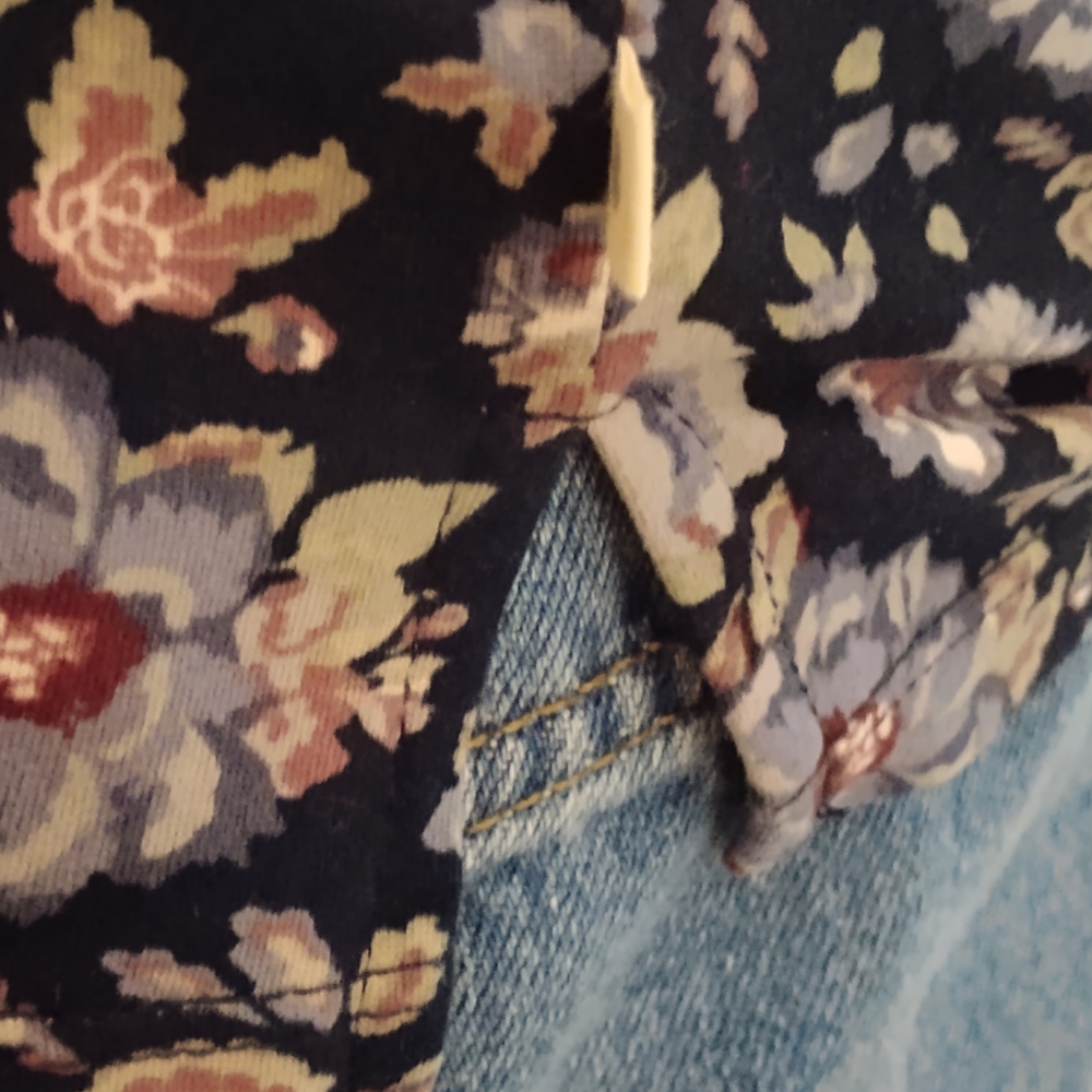 New Lucky Brand Floral Navy Blouse - Picture 6 of 7